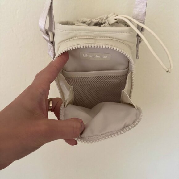 Water Bottle Crossbody with Front Pocket 2L - Lululemon - Picture 4 of 6